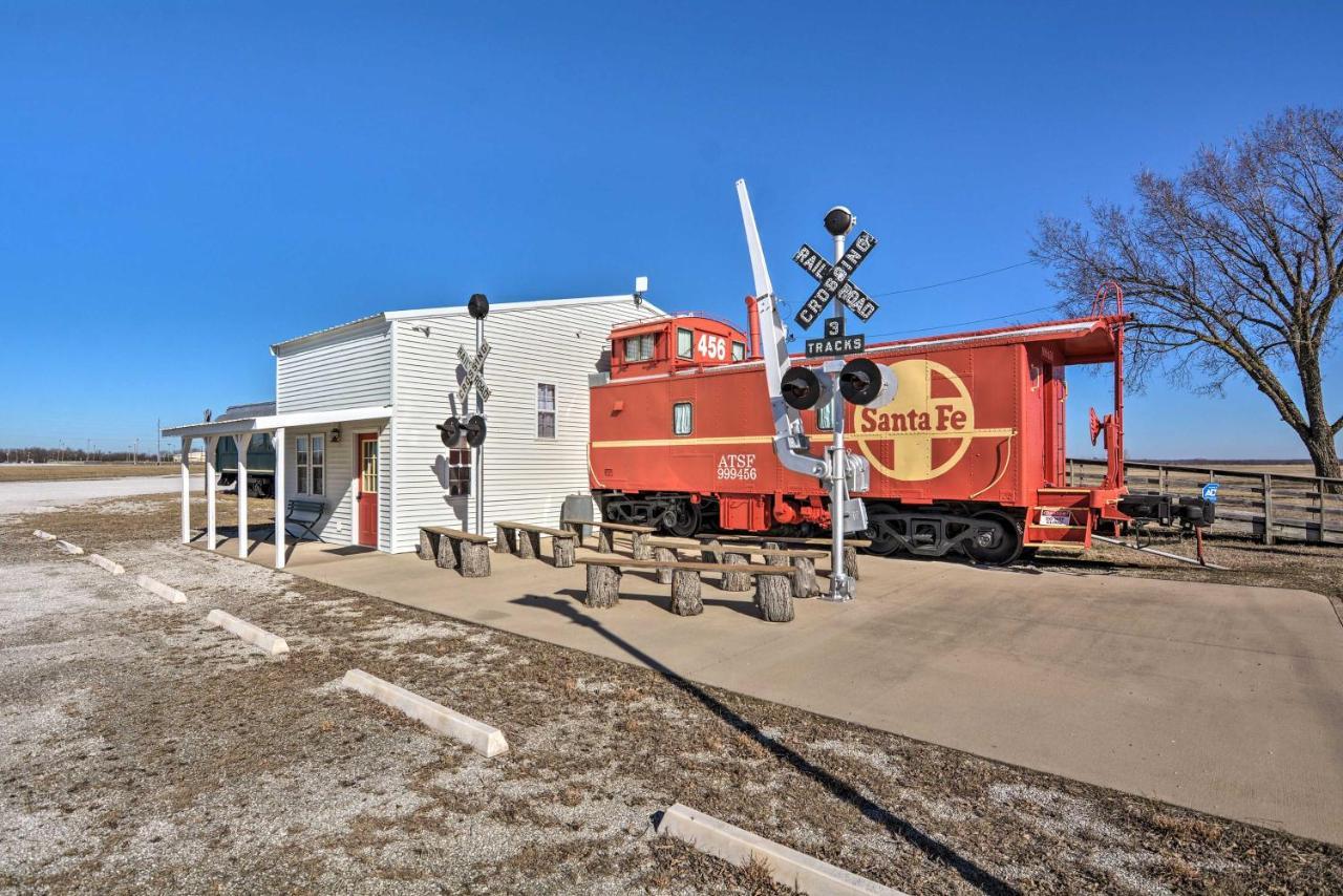 Unique Joplin Gem Converted Train Car Studio エクステリア 写真